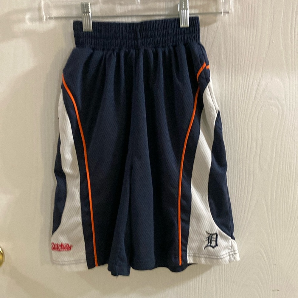 DETROIT TIGERS Shorts. Boys Medium